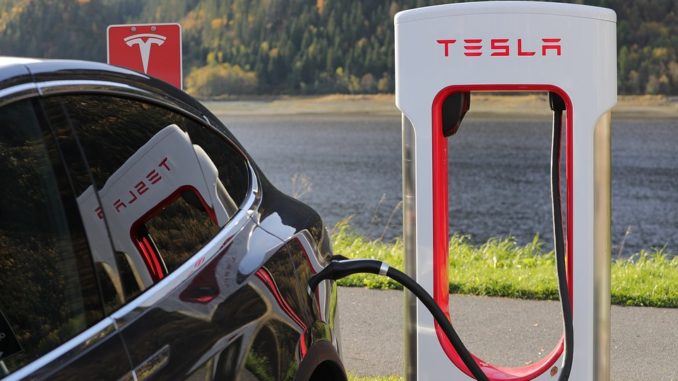 elonmusk-si-zahraval ElonMusk si zahrával s ohněm