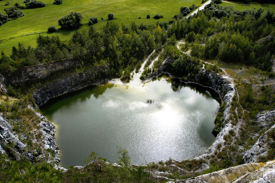 Nejkrásnější jezera v Česku, kde se vykoupete podobně jako v moři