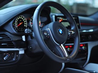 BMW X6 jako nejčernější auto světa. Jeho nátěr pohlcuje světlo