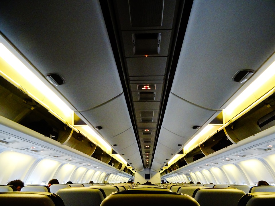 Na co si dát pozor při cestování letadlem? Problémy mohou dělat nejen tekutiny